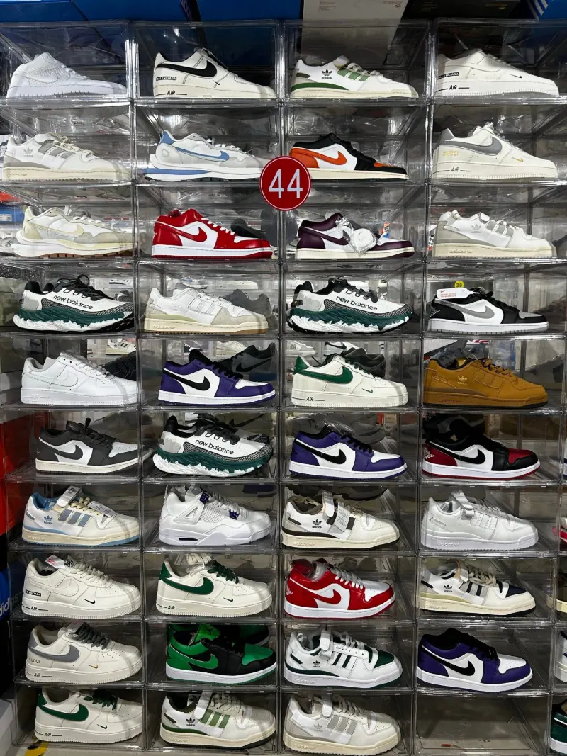 White and Colorful Sneakers Wholesale Nike Air Force 1 New Balance and Adidas Retro Shoes